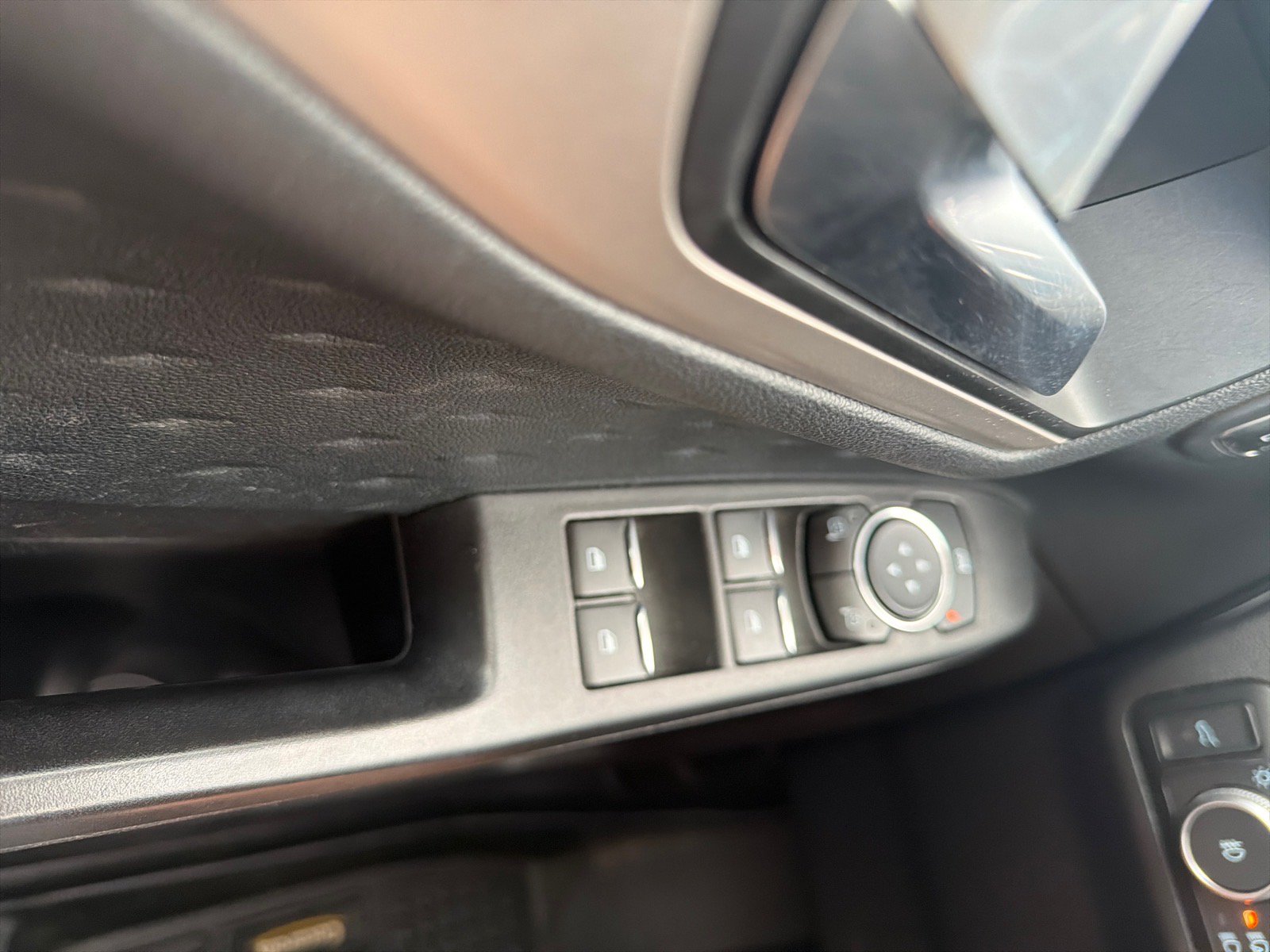 Used 2020 Ford Escape SEL FWD image 15
