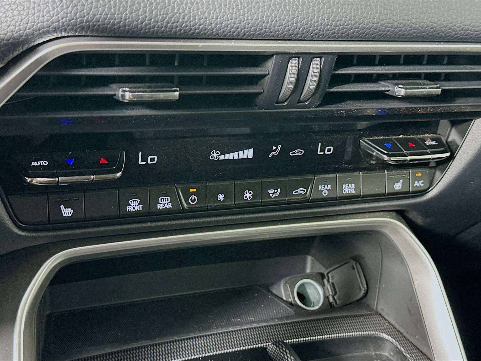 Used 2024 MAZDA CX-90 Plug-In Hybrid w/ Preferred AWD/4WD image 23