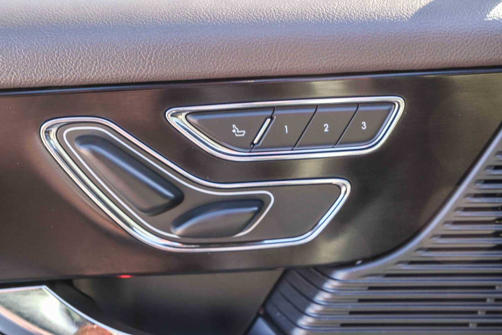 Used 2021 Lincoln Corsair FWD w/ Premium Package image 24