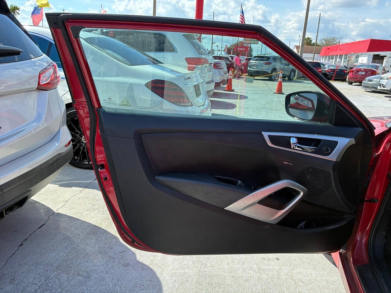 Used 2017 Hyundai Veloster Value Edition FWD image 7