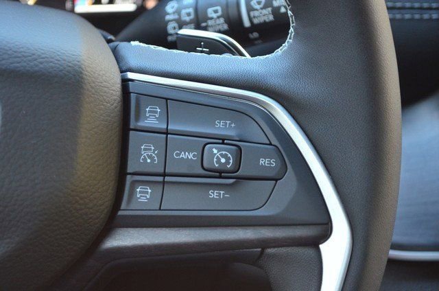 New 2025 Jeep Grand Cherokee Limited w/ Black Appearance Package image 18