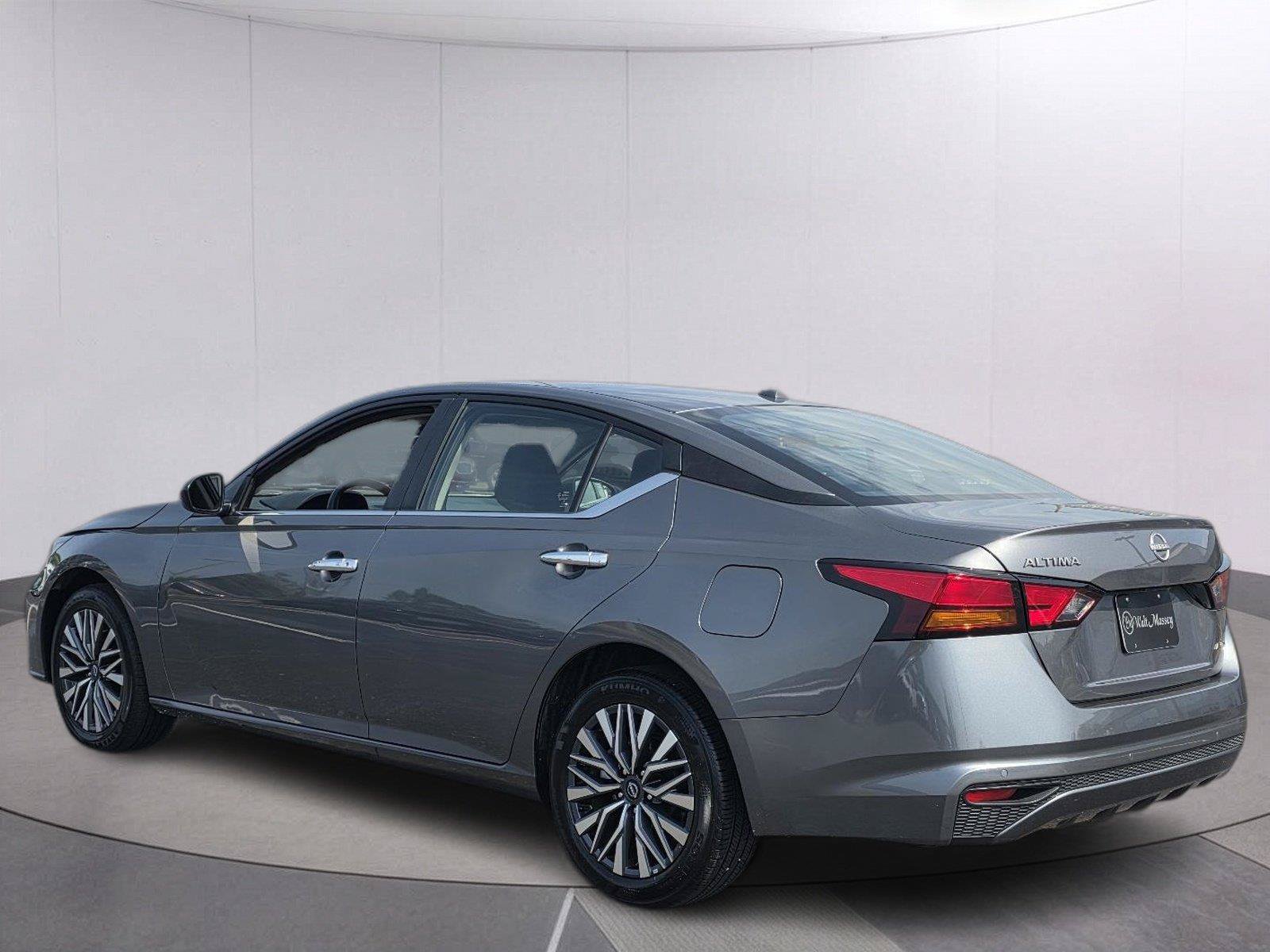 Used 2025 Nissan Altima 2.5 SV AWD/4WD image 7
