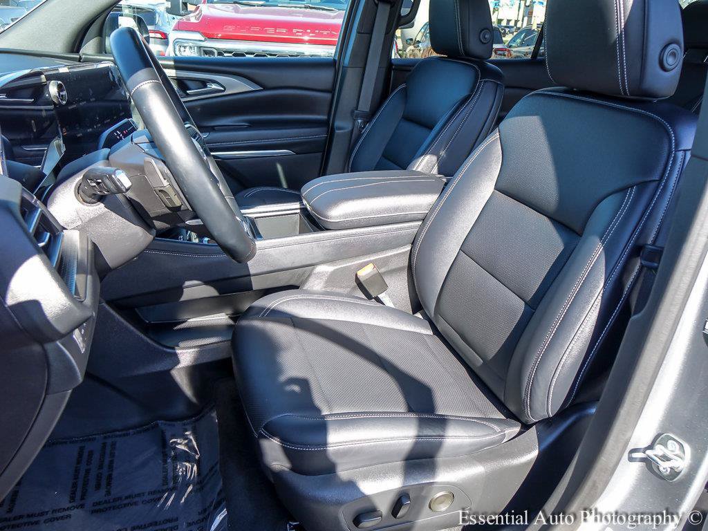 Used 2026 Chevrolet Traverse LT w/ Midnight/Sport Edition FWD image 14