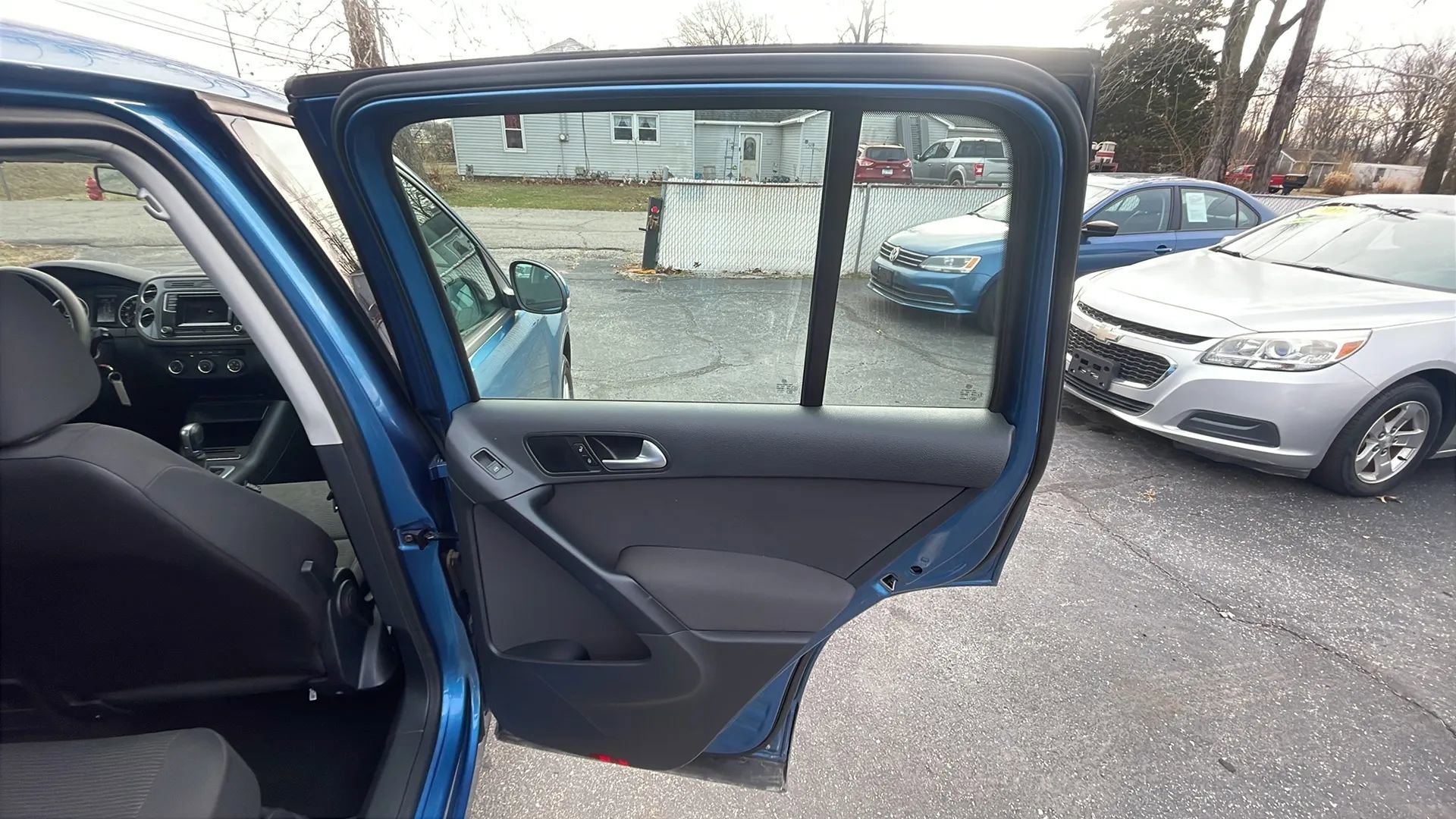 Used 2017 Volkswagen Tiguan Limited w/ Alloy Wheels Package image 24