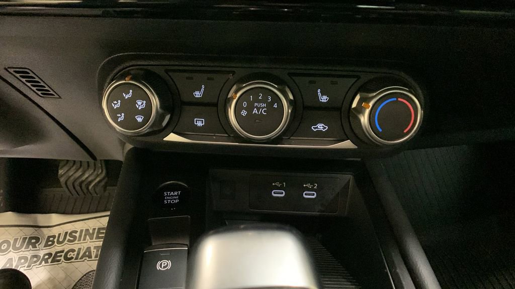 Used 2025 Nissan Kicks SV w/ SV Premium Package image 34