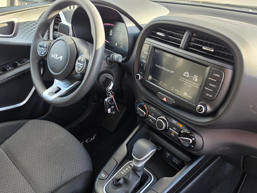 Certified 2023 Kia Soul LX w/ LX Technology Package FWD image 10