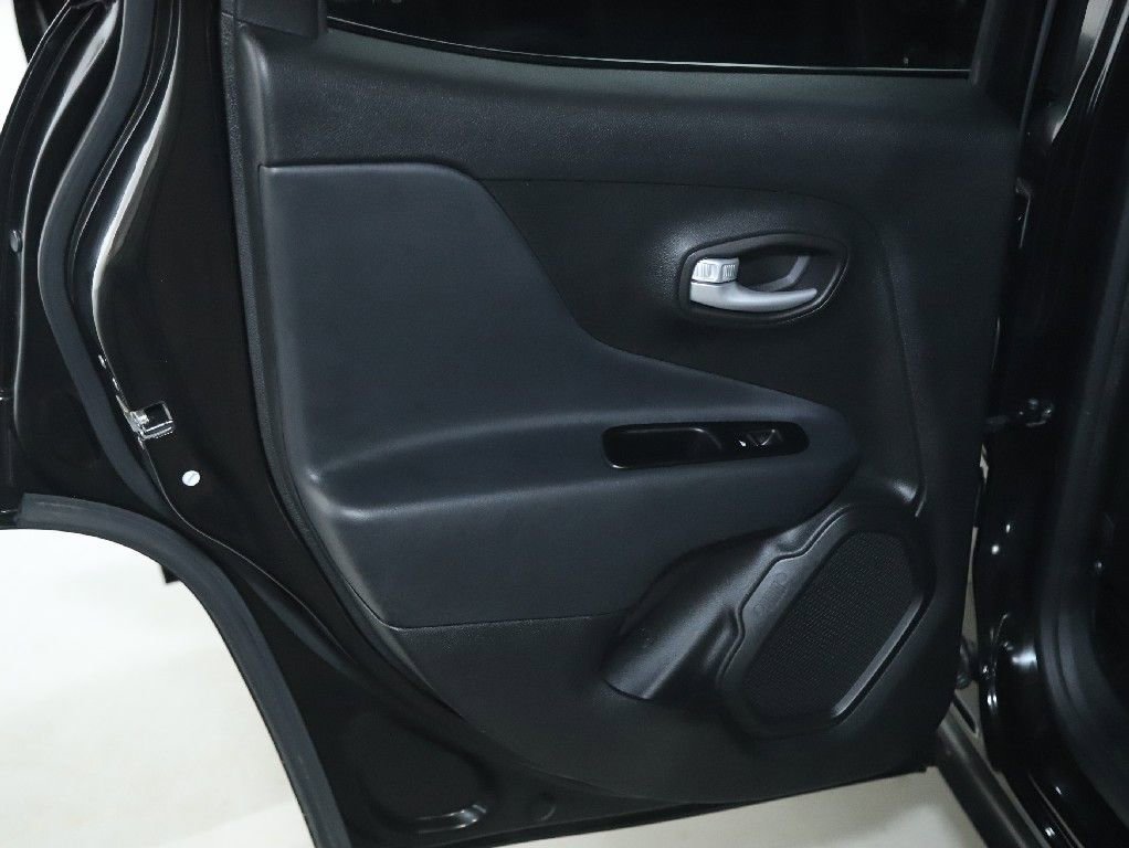 Used 2023 Jeep Renegade Latitude w/ Premium Group image 13