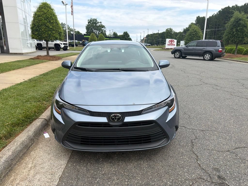 Used 2023 Toyota Corolla LE FWD image 3