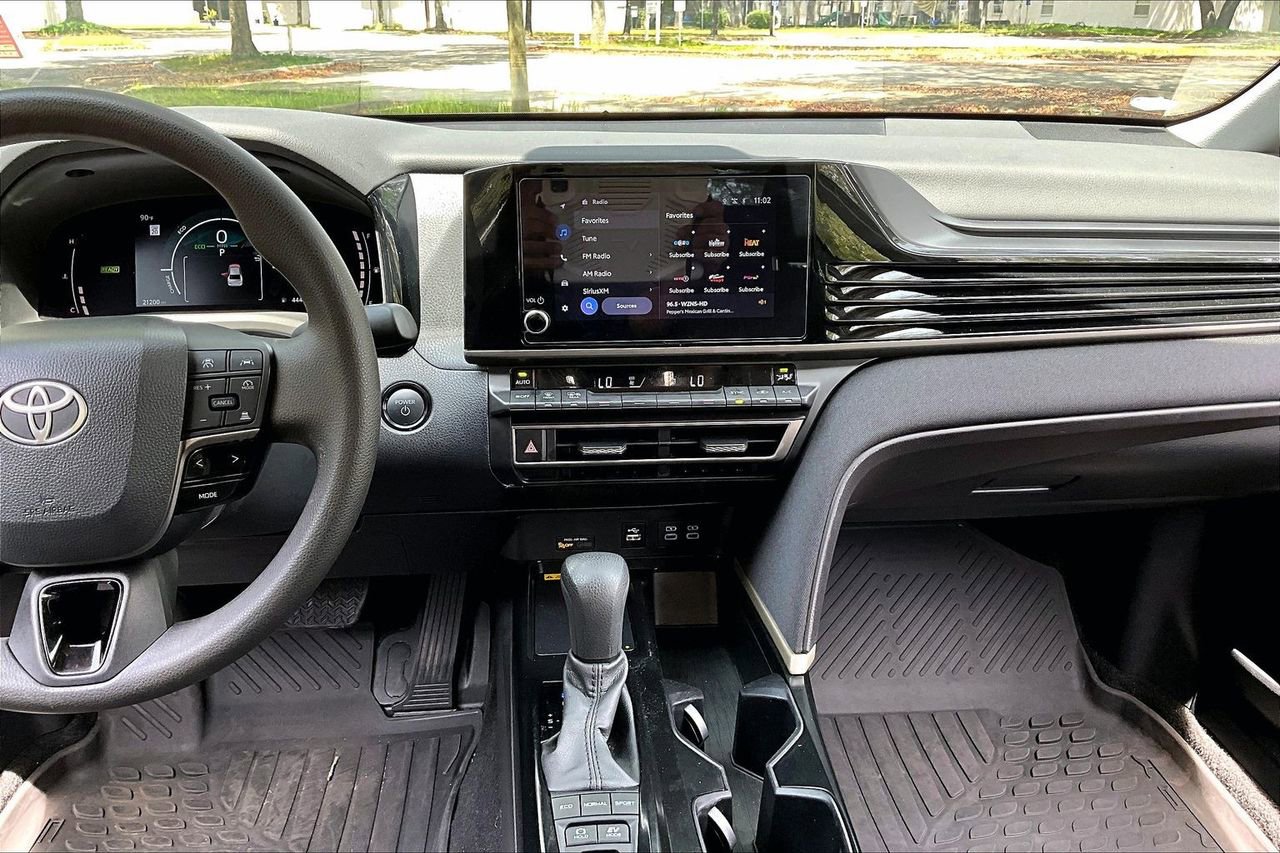 Used 2025 Toyota Camry LE FWD image 9