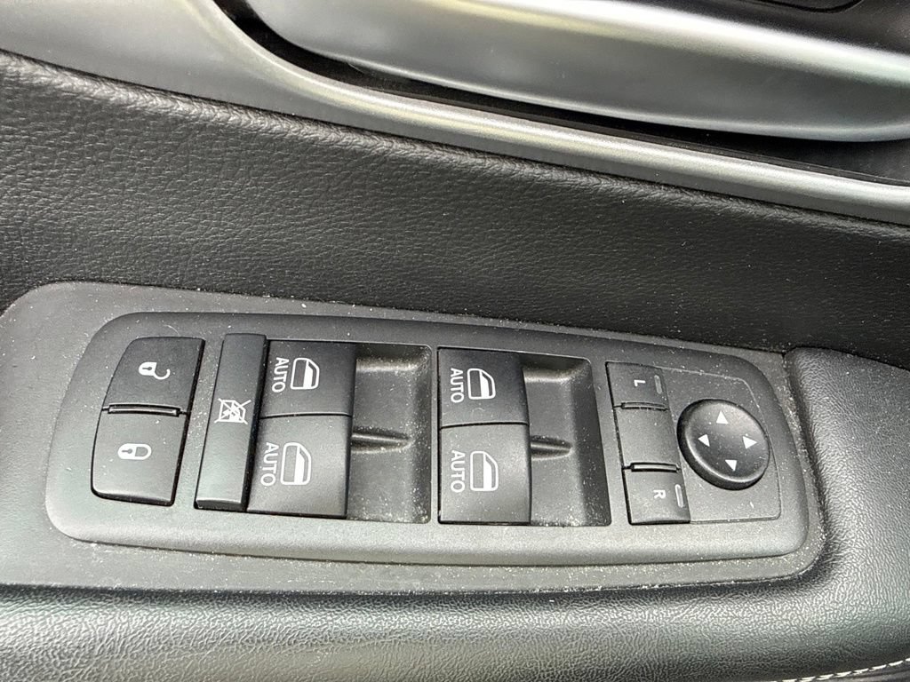 Used 2019 Chrysler Pacifica Touring-L Plus w/ S Appearance Package FWD image 15