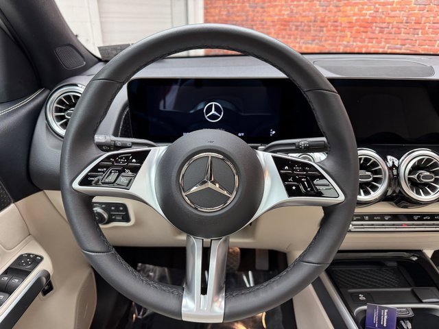 Used 2025 Mercedes-Benz GLB 250 4MATIC image 14