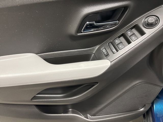Used 2020 Chevrolet Trax LT w/ Driver Confidence Package AWD/4WD image 15