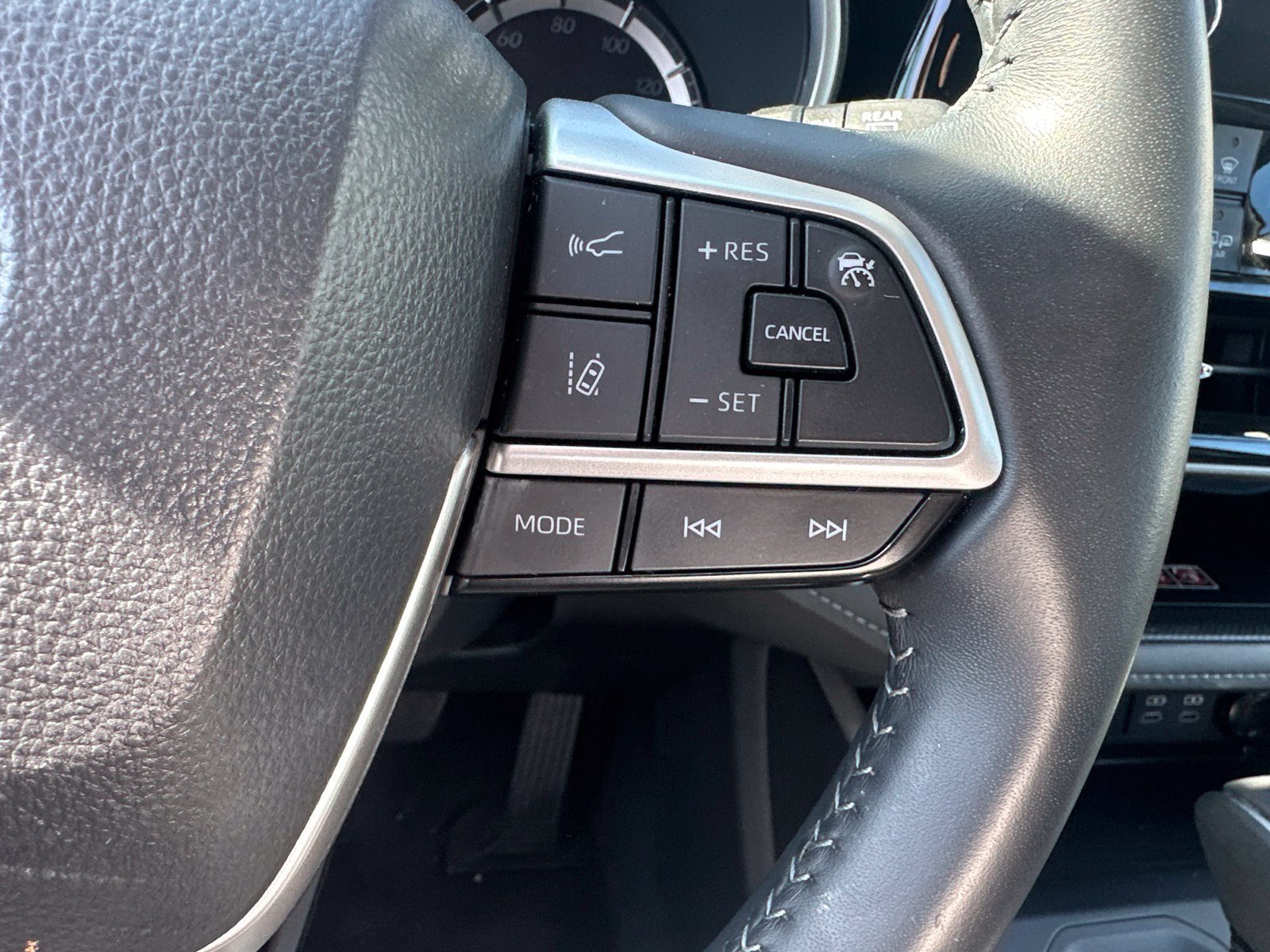 Used 2026 Toyota Highlander XLE AWD/4WD image 7