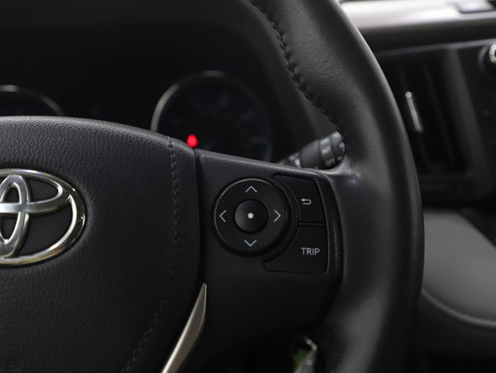 Used 2016 Toyota RAV4 XLE AWD/4WD image 25