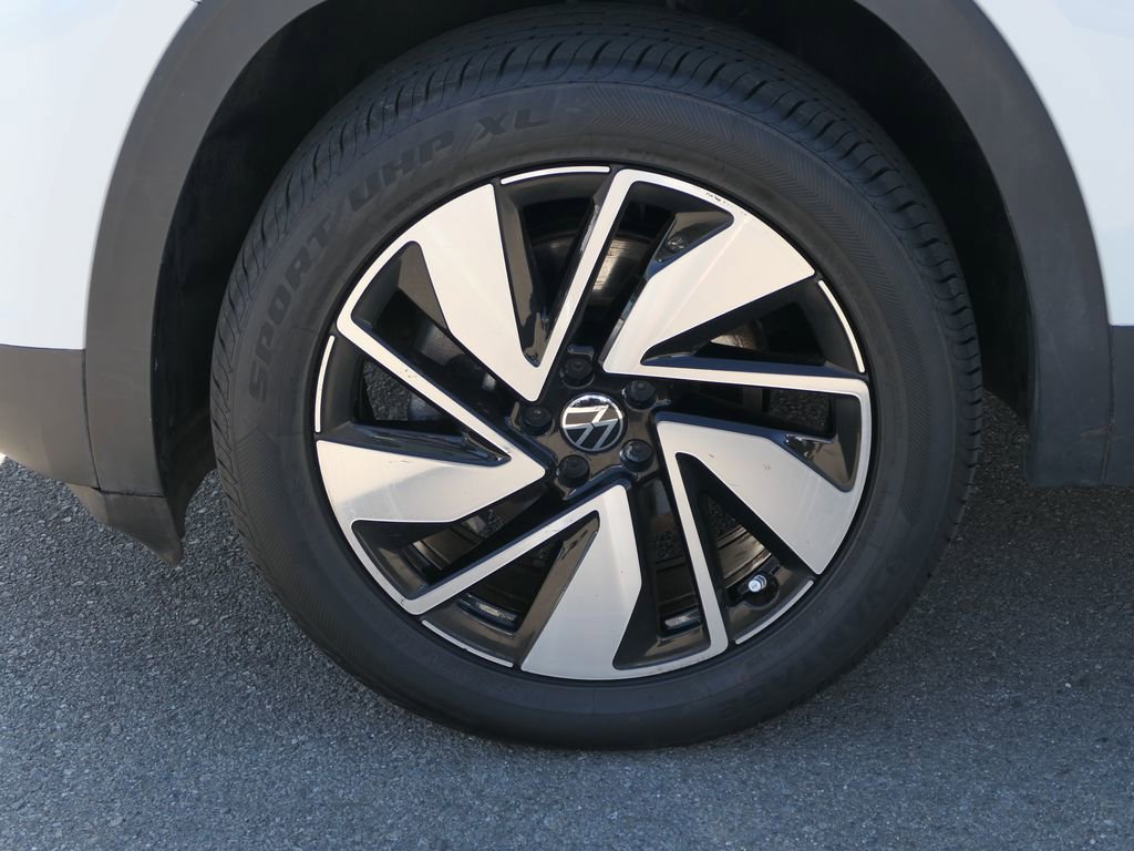 Used 2025 Volkswagen Atlas SE image 9