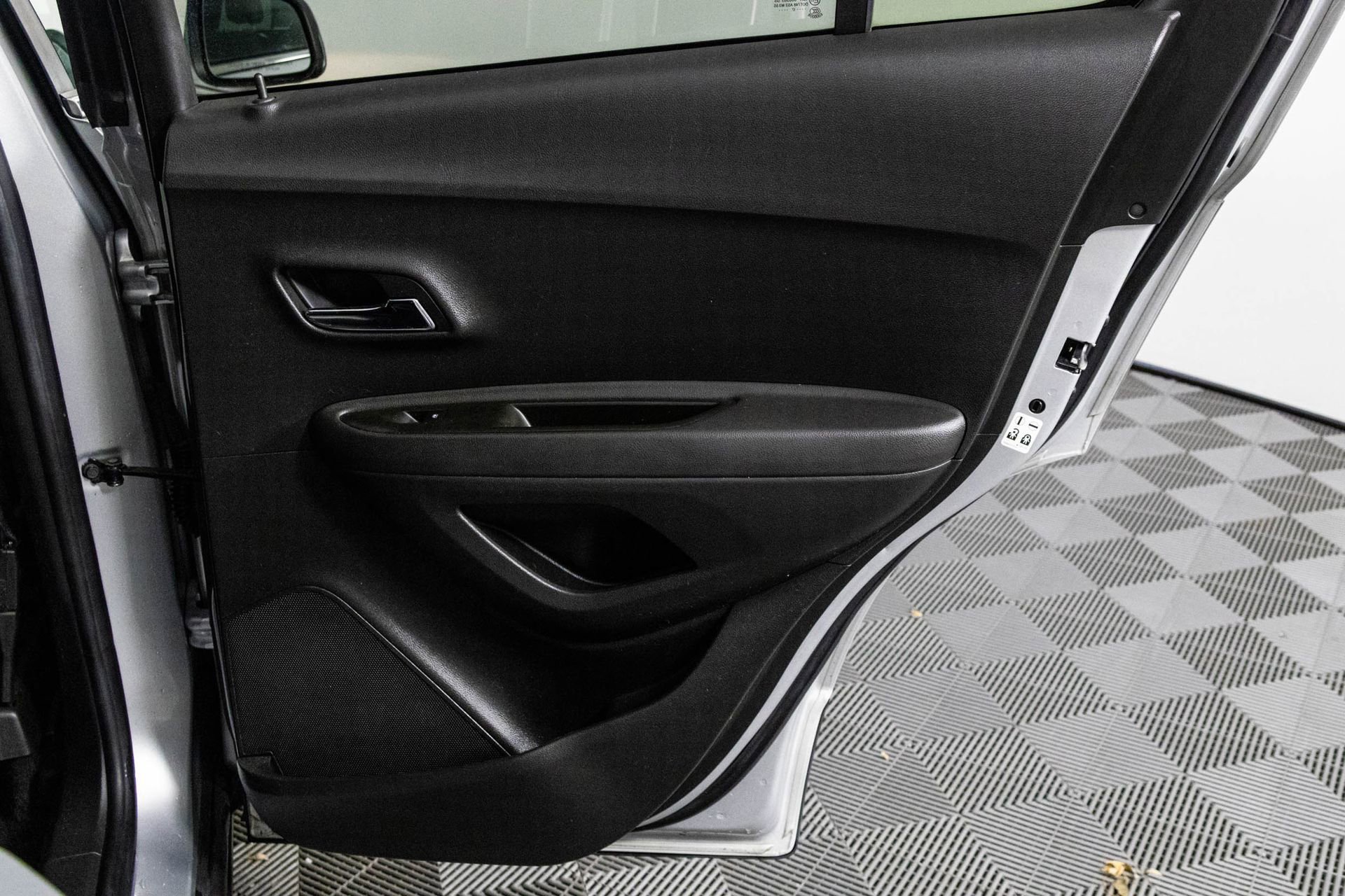 Used 2017 Chevrolet Trax LT w/ LT Convenience Package image 25