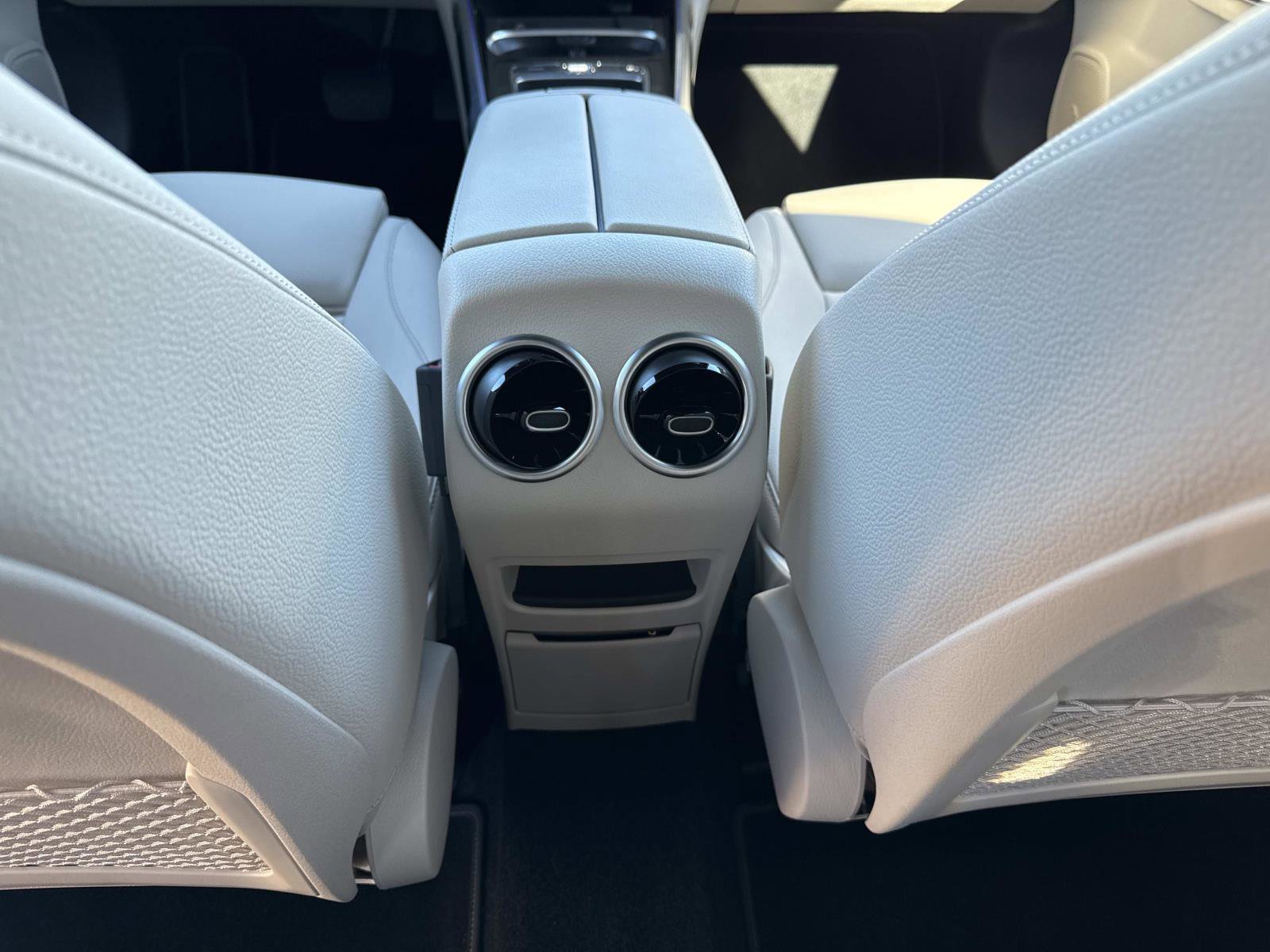 Used 2025 Mercedes-Benz GLB 250 image 17