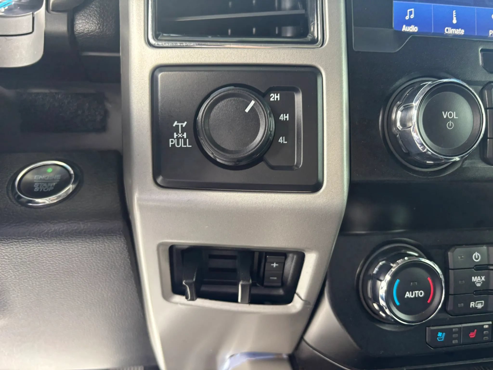 Used 2020 Ford F350 Lariat AWD/4WD image 23