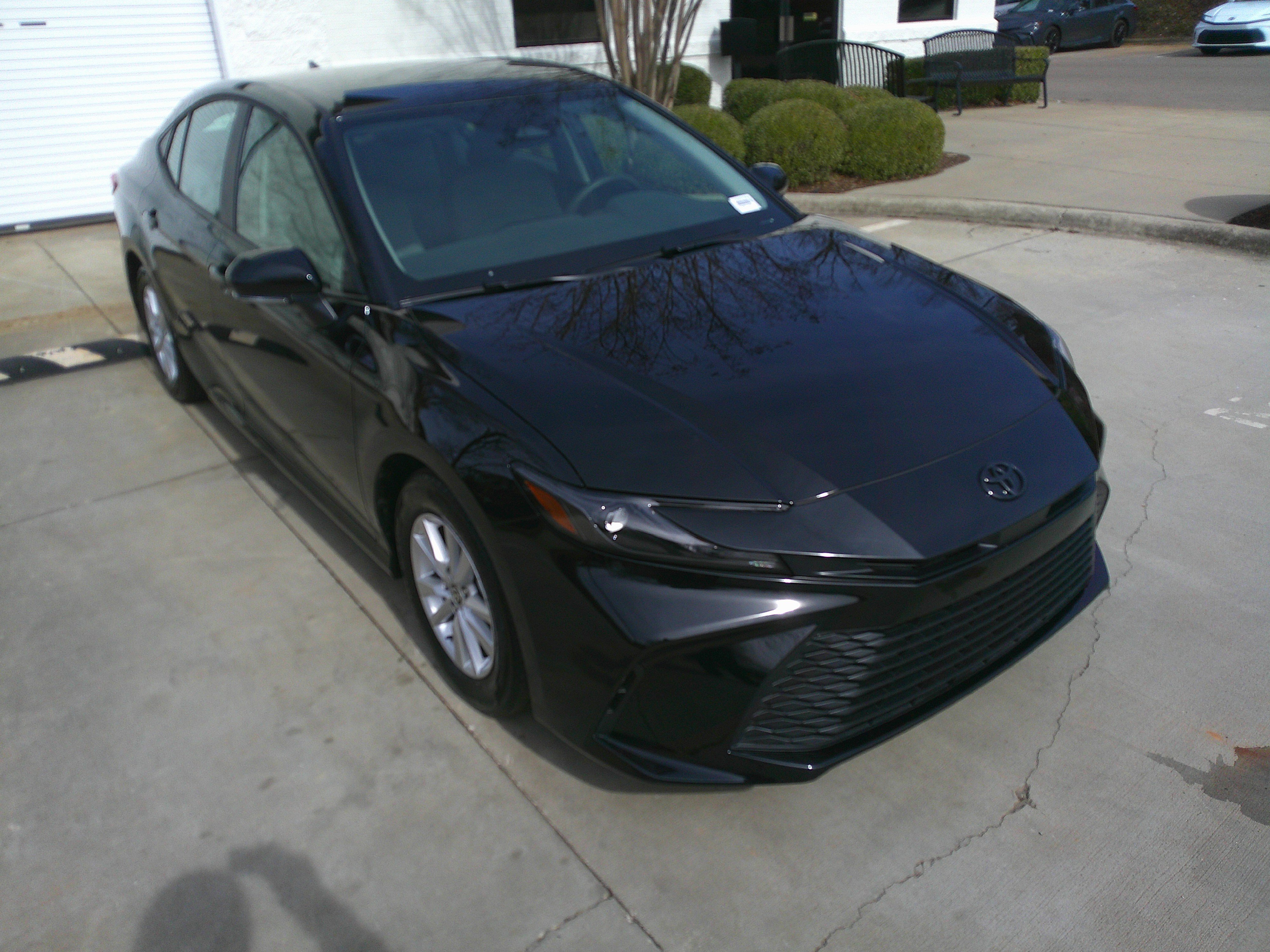 Used 2025 Toyota Camry LE image 2