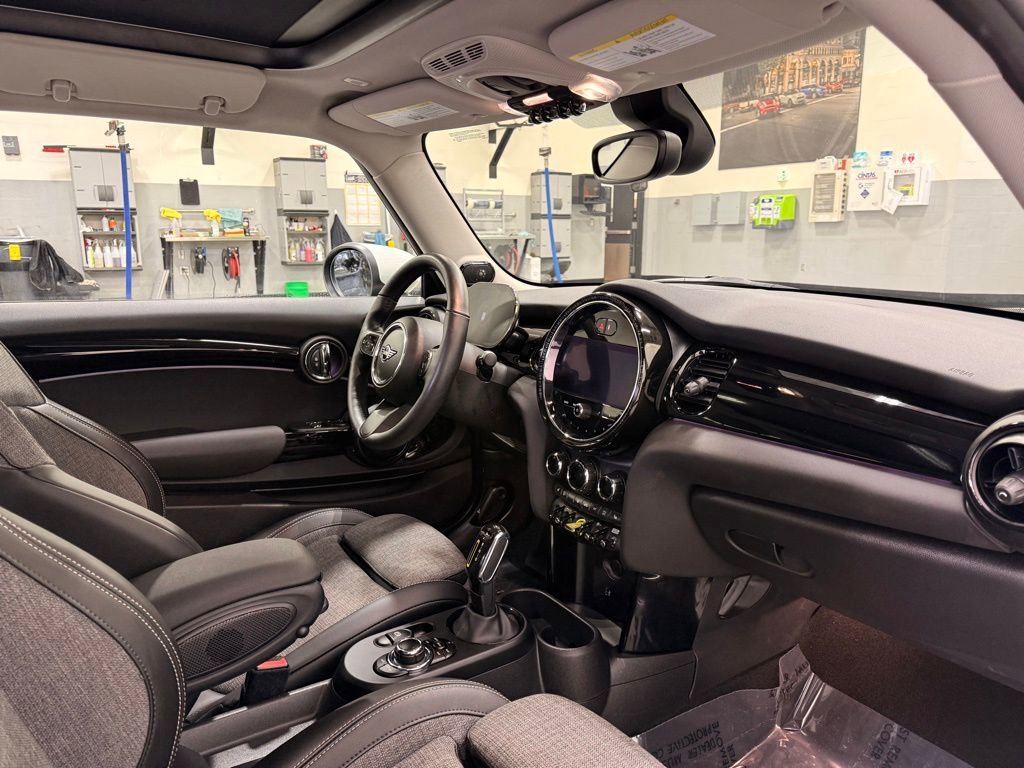 Certified 2022 MINI Cooper SE image 23