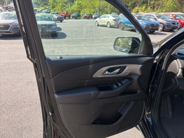 Used 2020 Chevrolet Traverse LT image 18