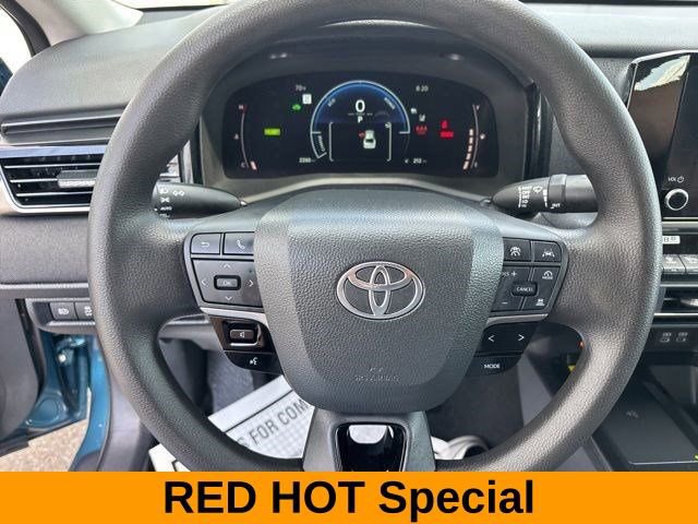 Used 2025 Toyota Camry LE image 16