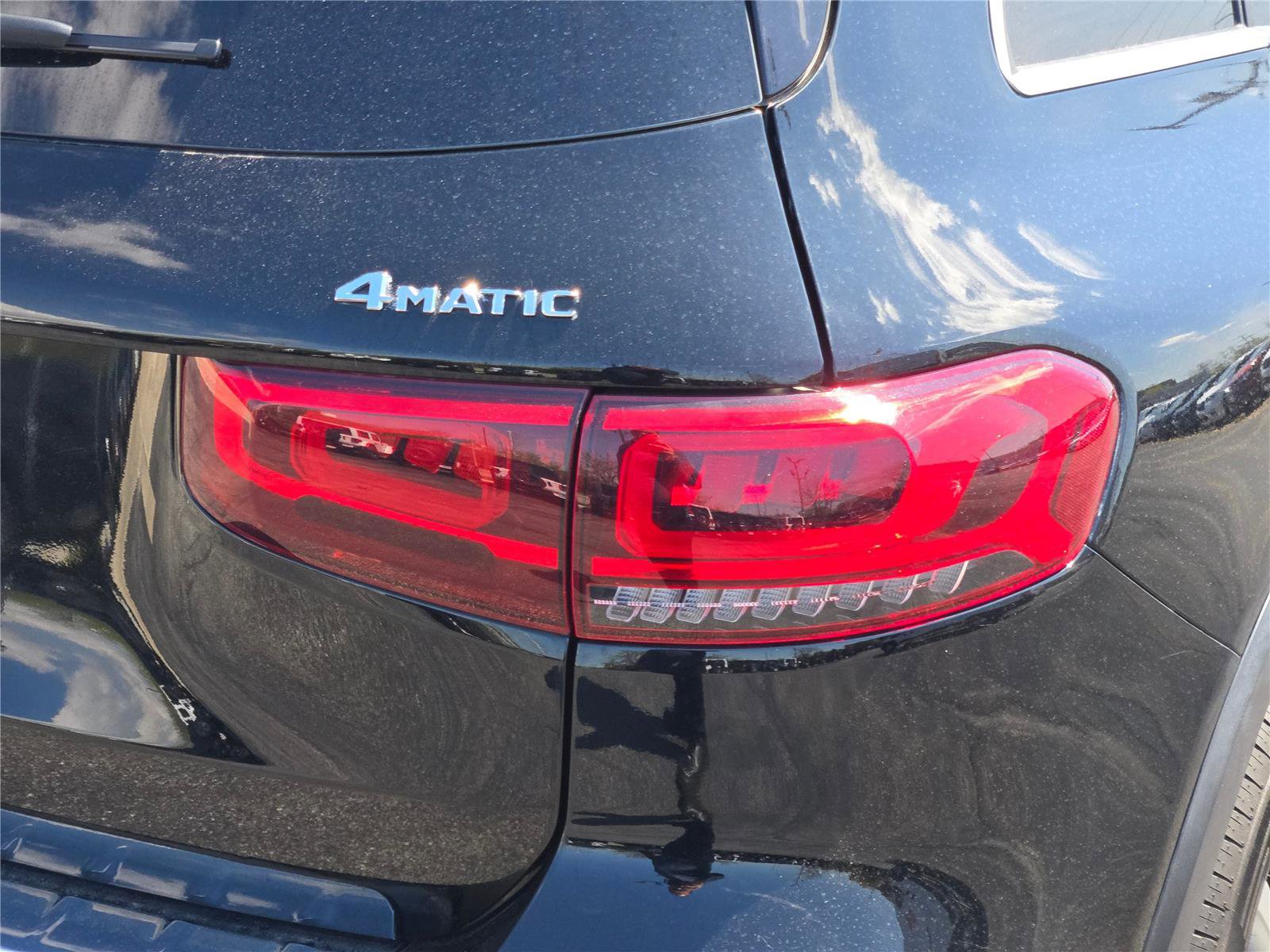 Used 2023 Mercedes-Benz GLB 250 4MATIC w/ Premium Package image 13