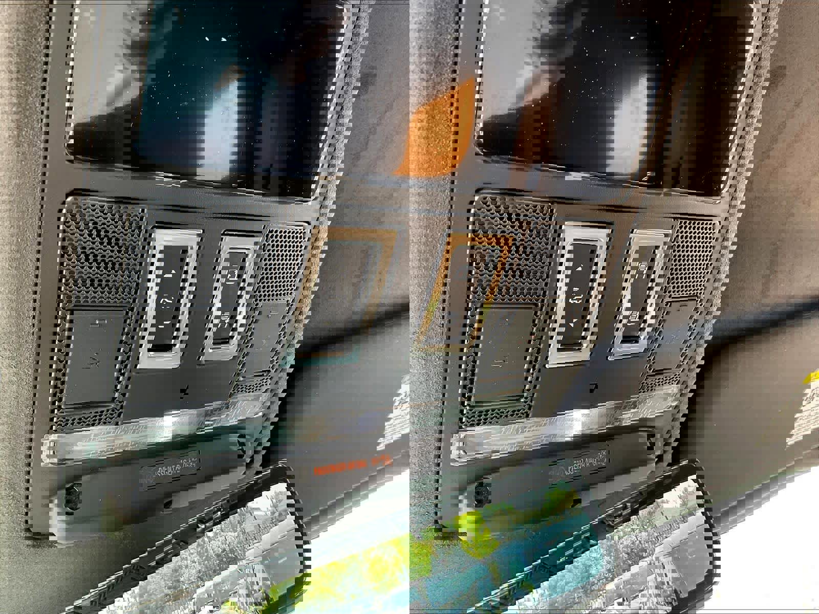 New 2025 Land Rover Defender 90 V8 image 22