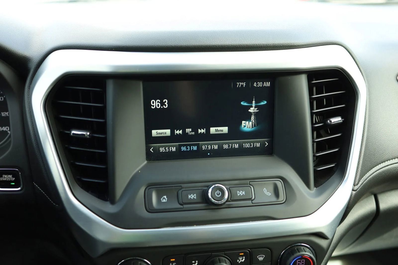 Used 2018 GMC Acadia SLE image 15