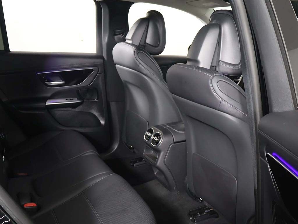 Used 2025 Mercedes-Benz GLC 350e 4MATIC image 31