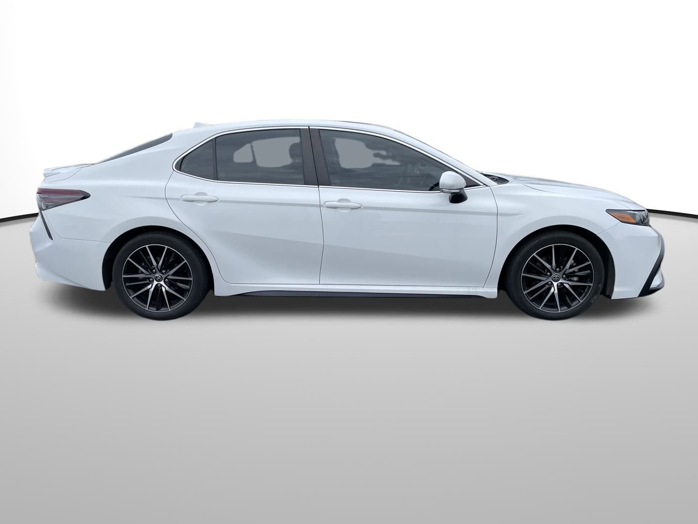 Certified 2022 Toyota Camry SE image 2