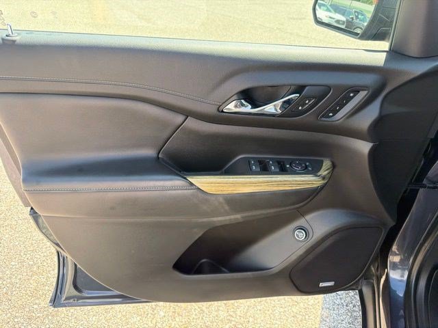 Used 2019 GMC Acadia Denali w/ Technology Package AWD/4WD image 10