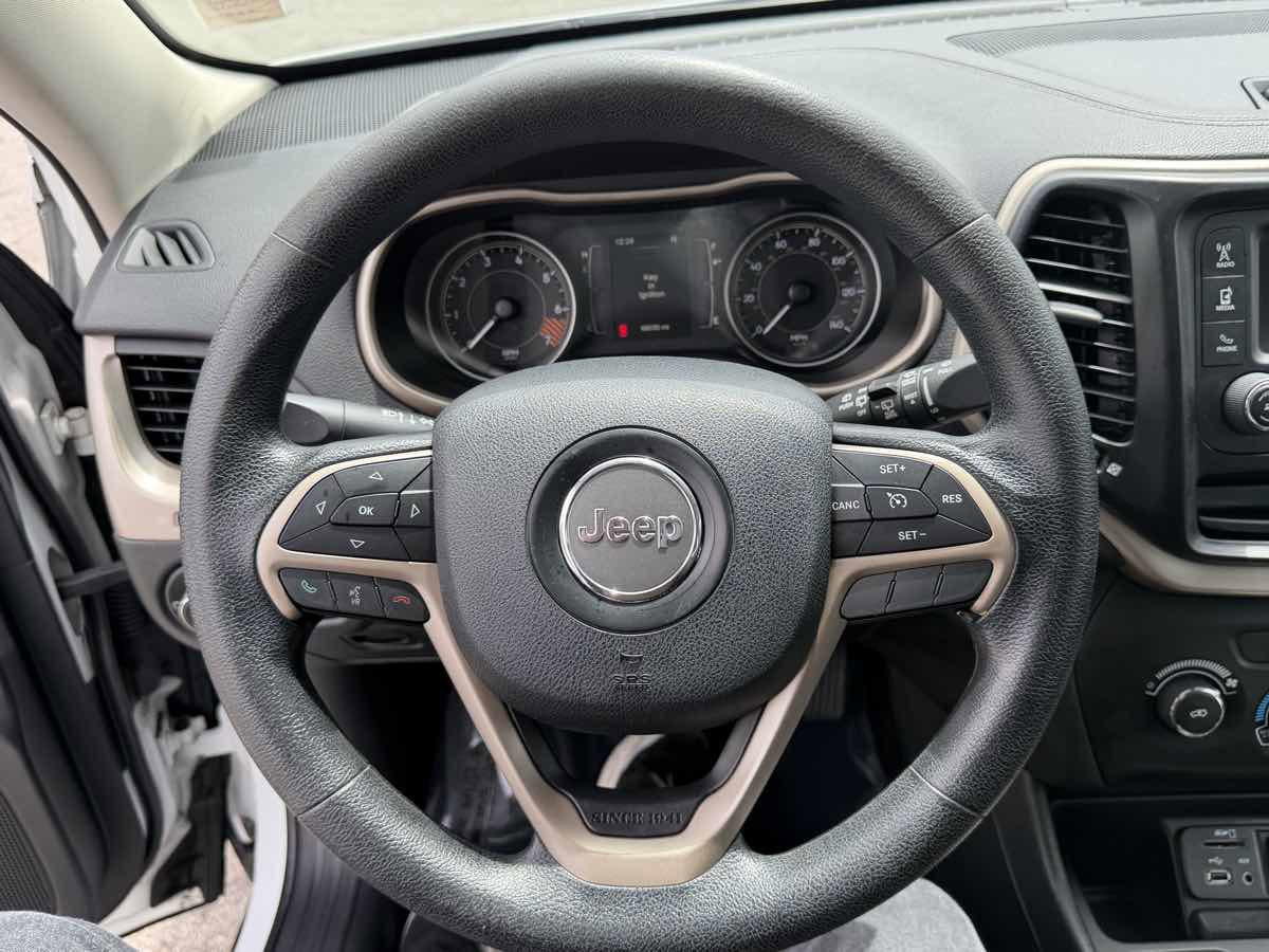 Used 2014 Jeep Cherokee Sport image 21
