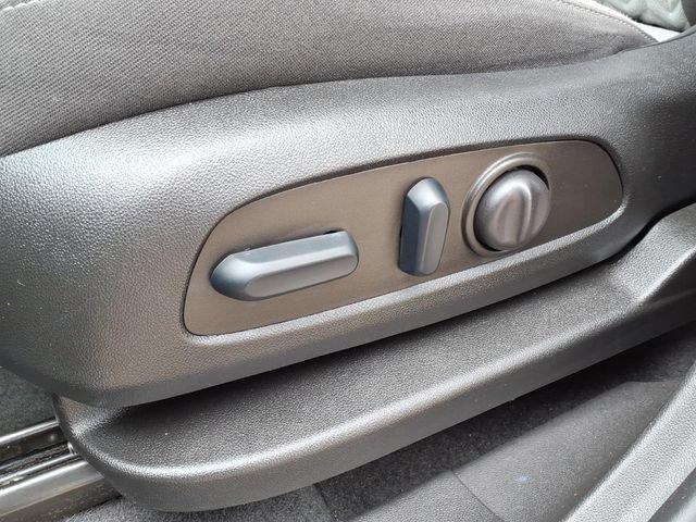 Used 2023 Chevrolet Equinox LT FWD image 16
