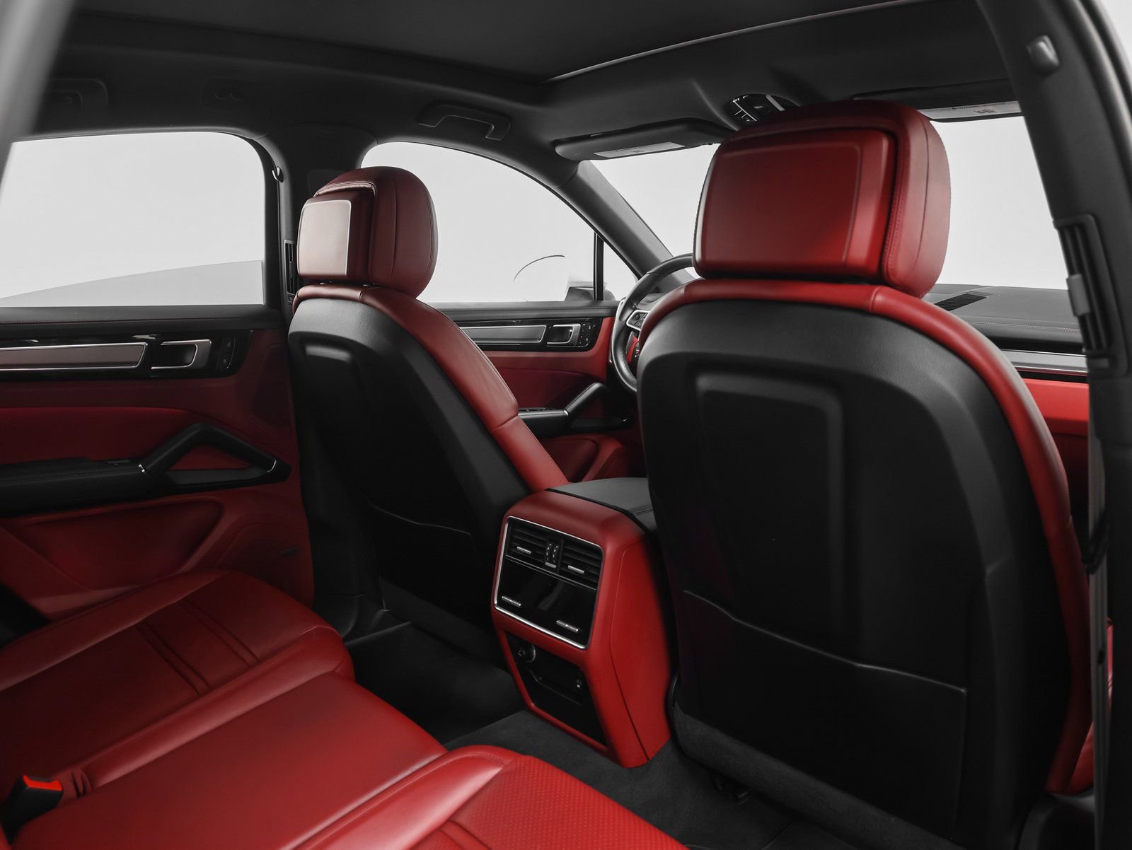 Used 2022 Porsche Cayenne Platinum Edition image 26