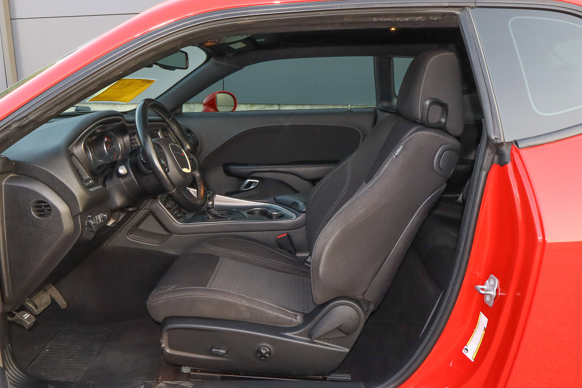 Used 2019 Dodge Challenger SXT image 7