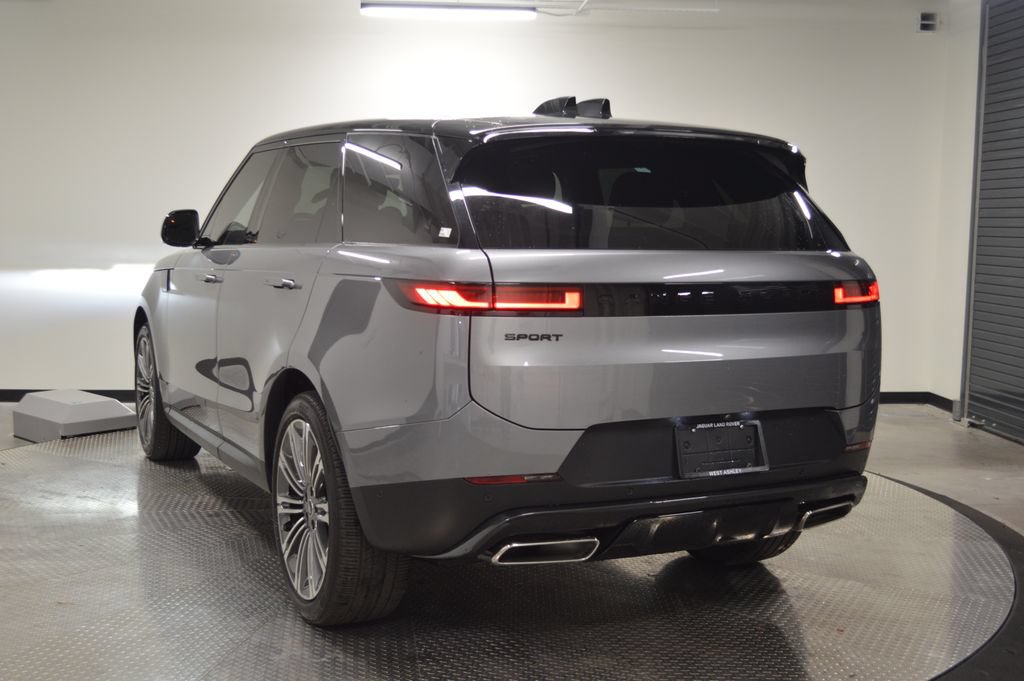 Used 2025 Land Rover Range Rover Sport SE AWD/4WD image 3