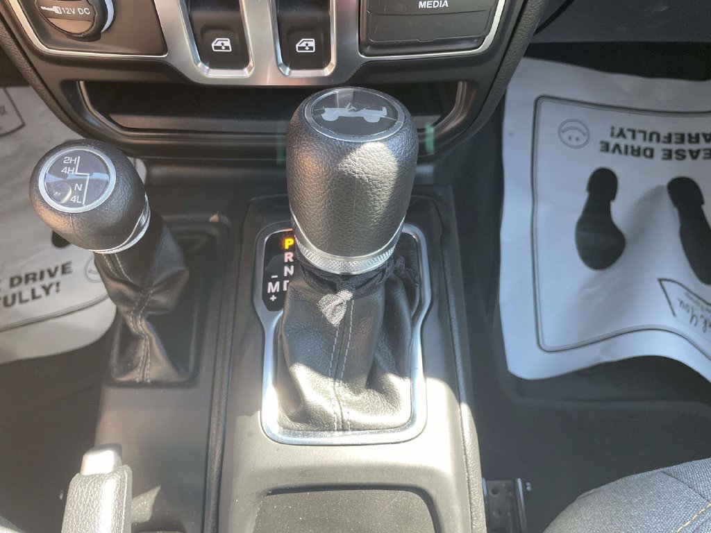 Used 2025 Jeep Wrangler Sport AWD/4WD image 17