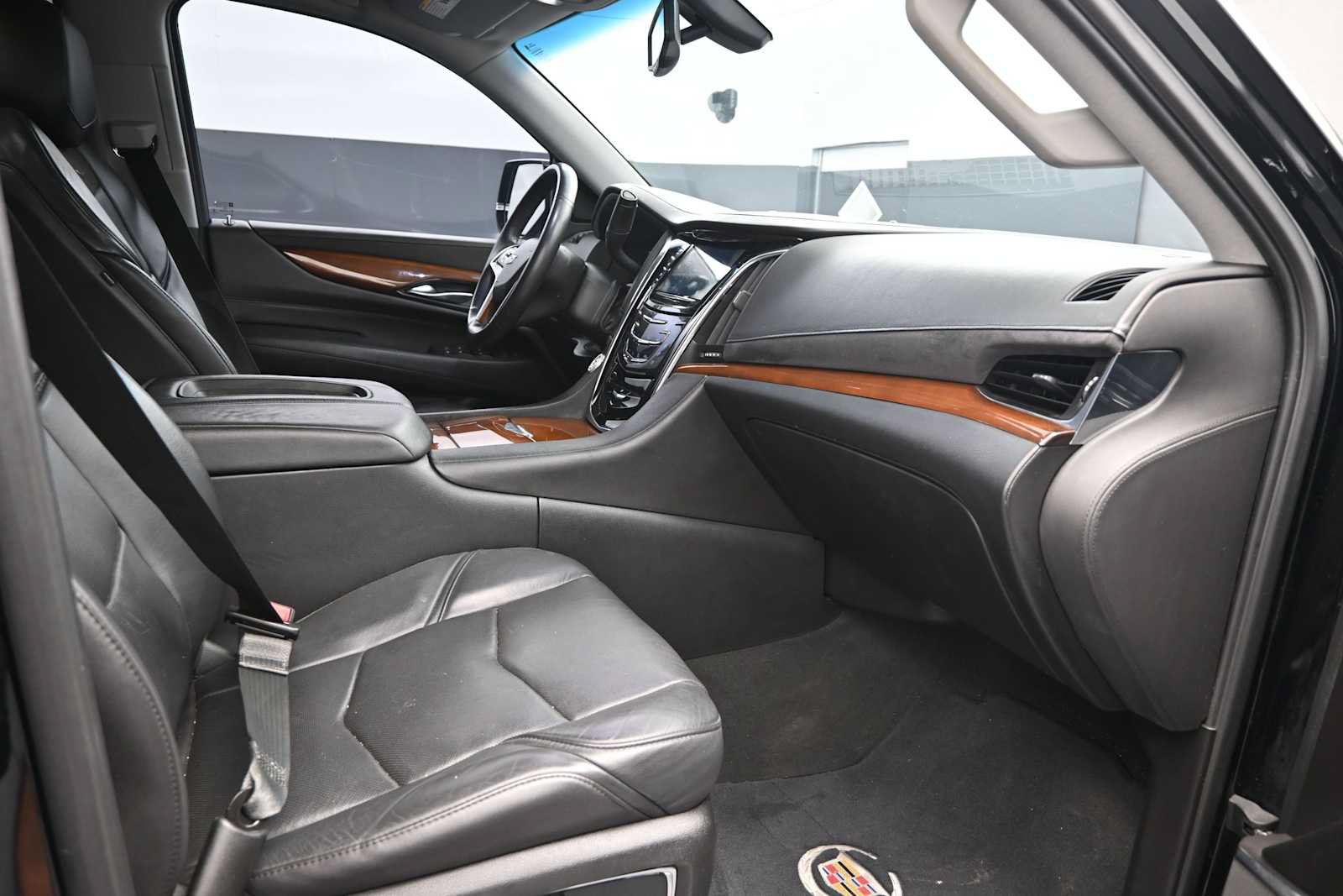 Used 2018 Cadillac Escalade 4WD image 19