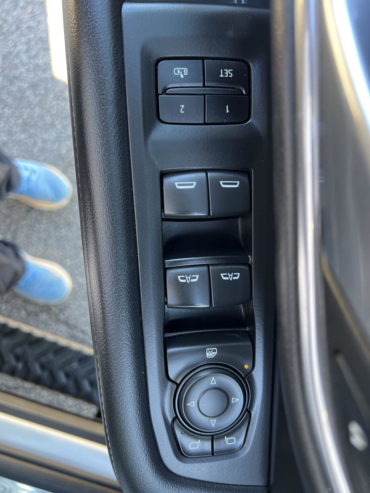 Used 2023 Chevrolet Suburban Z71 image 39