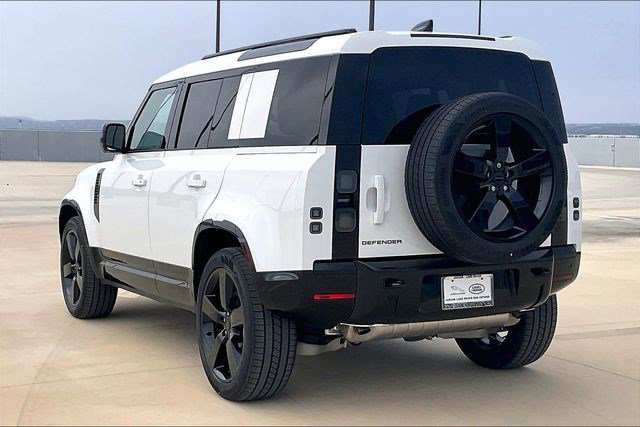 New 2026 Land Rover Defender 110 X-Dynamic SE image 3