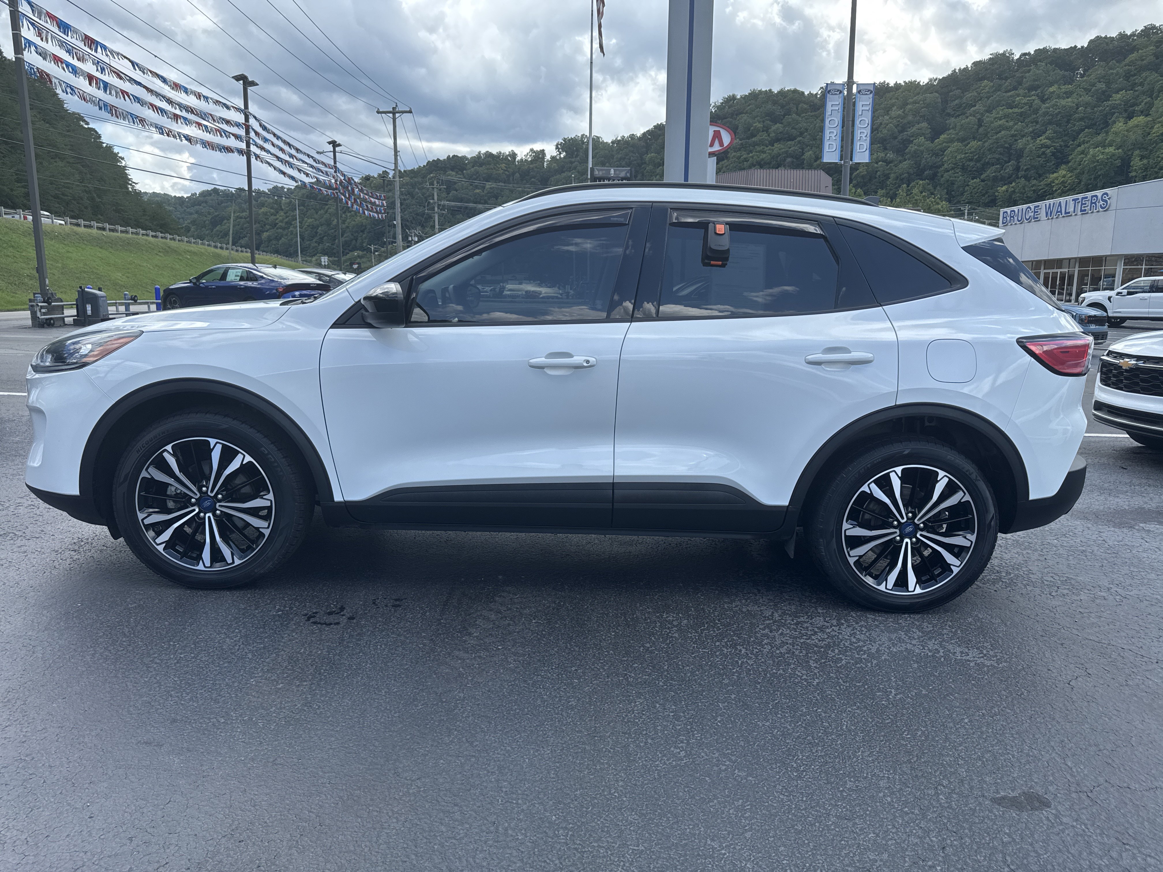 Used 2022 Ford Escape SEL w/ SEL Stealth AWD Package image 4
