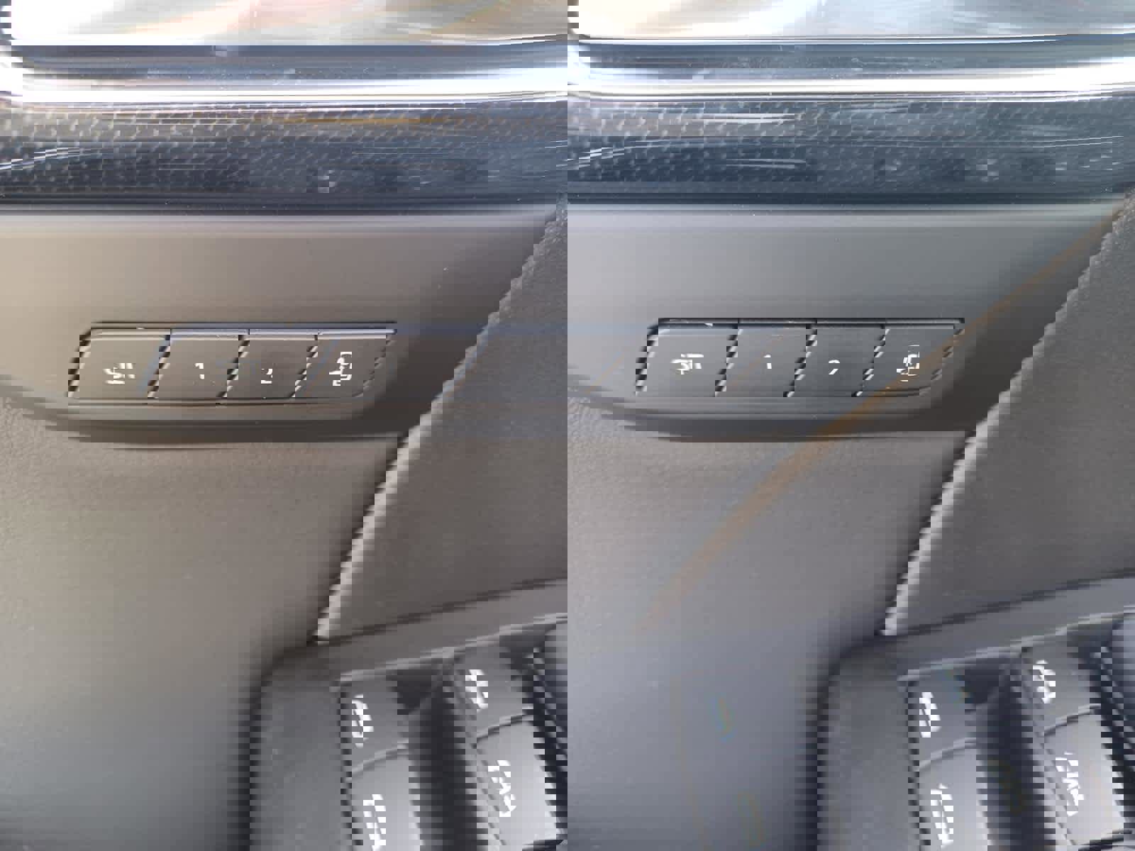 Used 2022 Buick Envision Essence w/ Technology Package II image 19