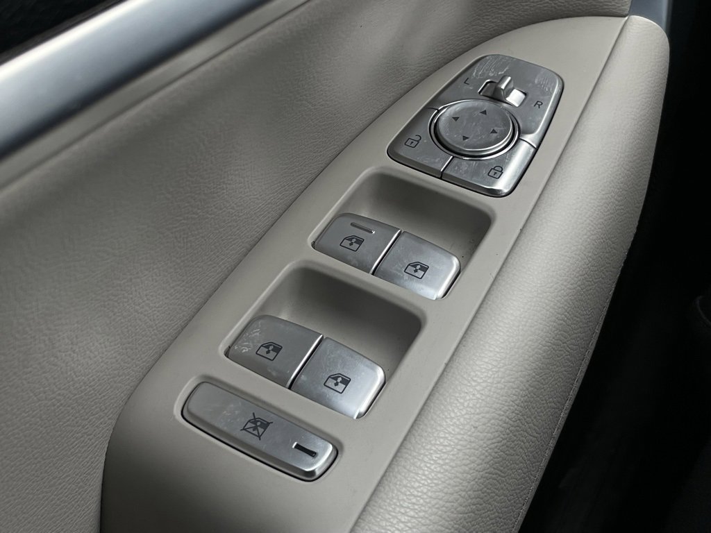 Used 2022 Genesis G70 2.0T image 11