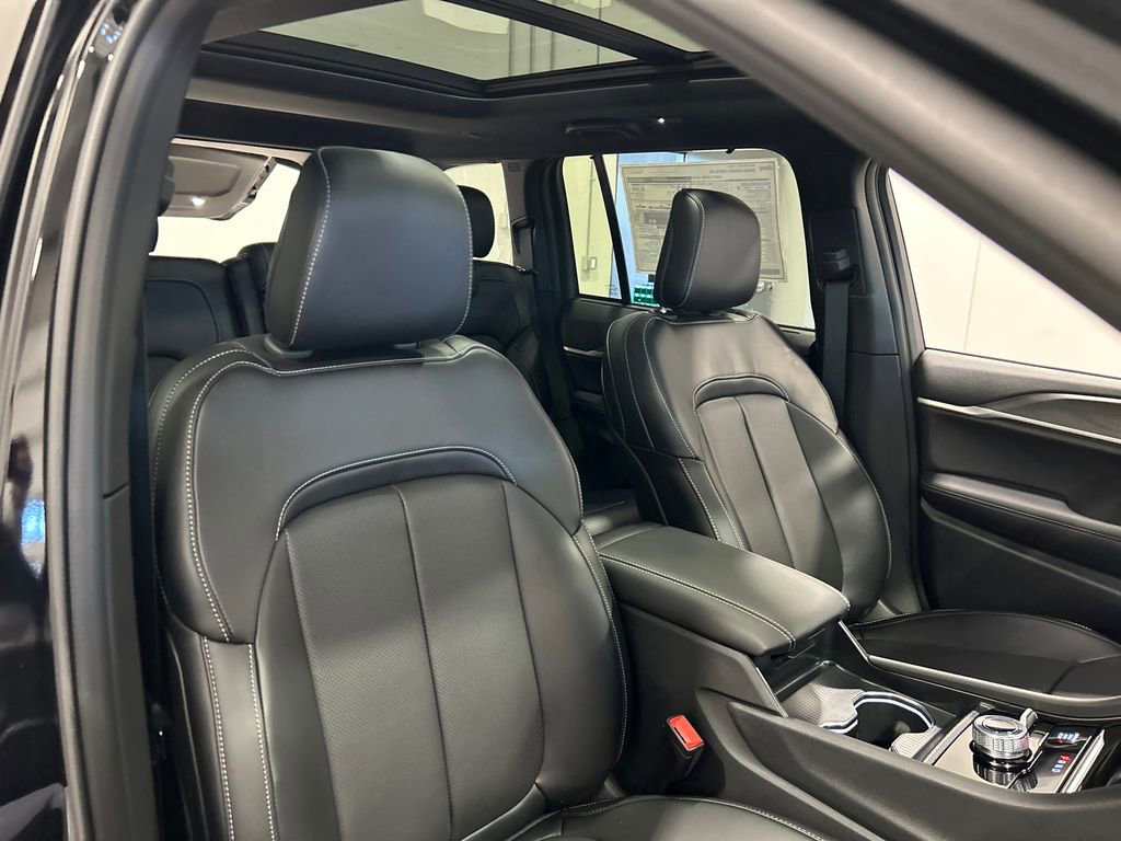 New 2025 Jeep Grand Cherokee Limited w/ Luxury Tech Group II image 35