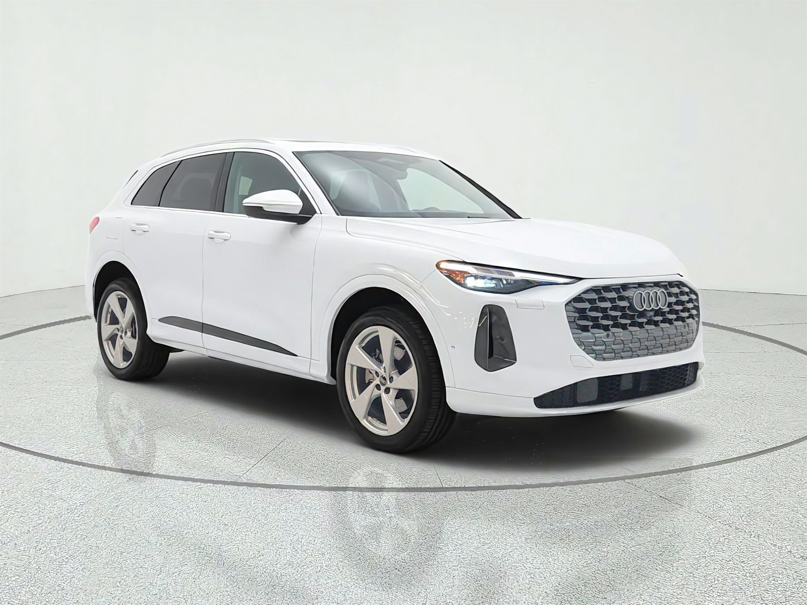 Used 2025 Audi Q5 Premium Plus w/ Premium Plus AWD/4WD image 3