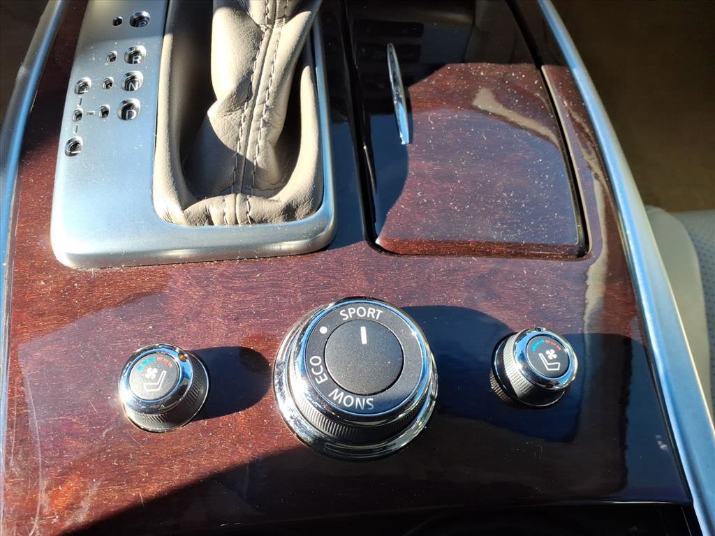 Used 2016 INFINITI Q70 3.7 image 32