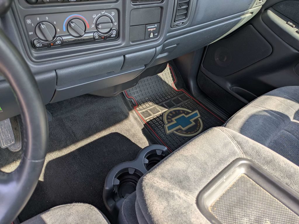 Used 2001 Chevrolet Silverado 1500 LS w/ Firm Ride Suspension Pkg RWD image 17