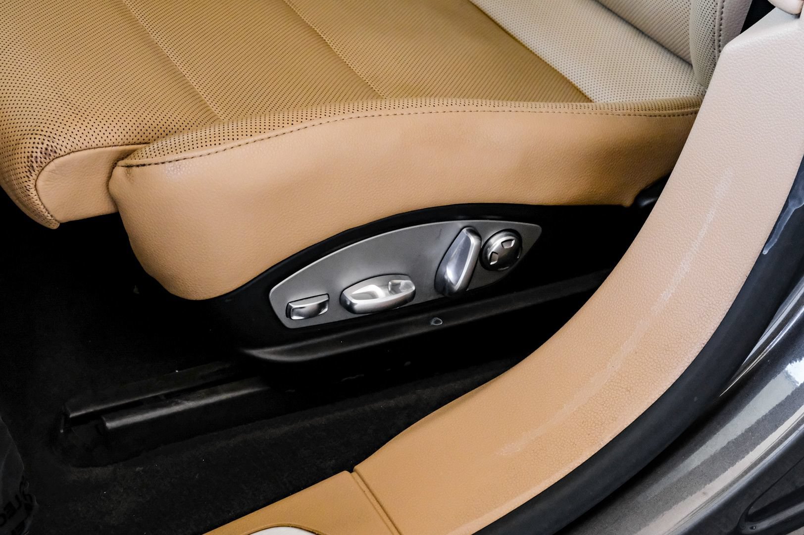 Used 2016 Porsche Panamera Edition w/ Premium Package Plus RWD image 33
