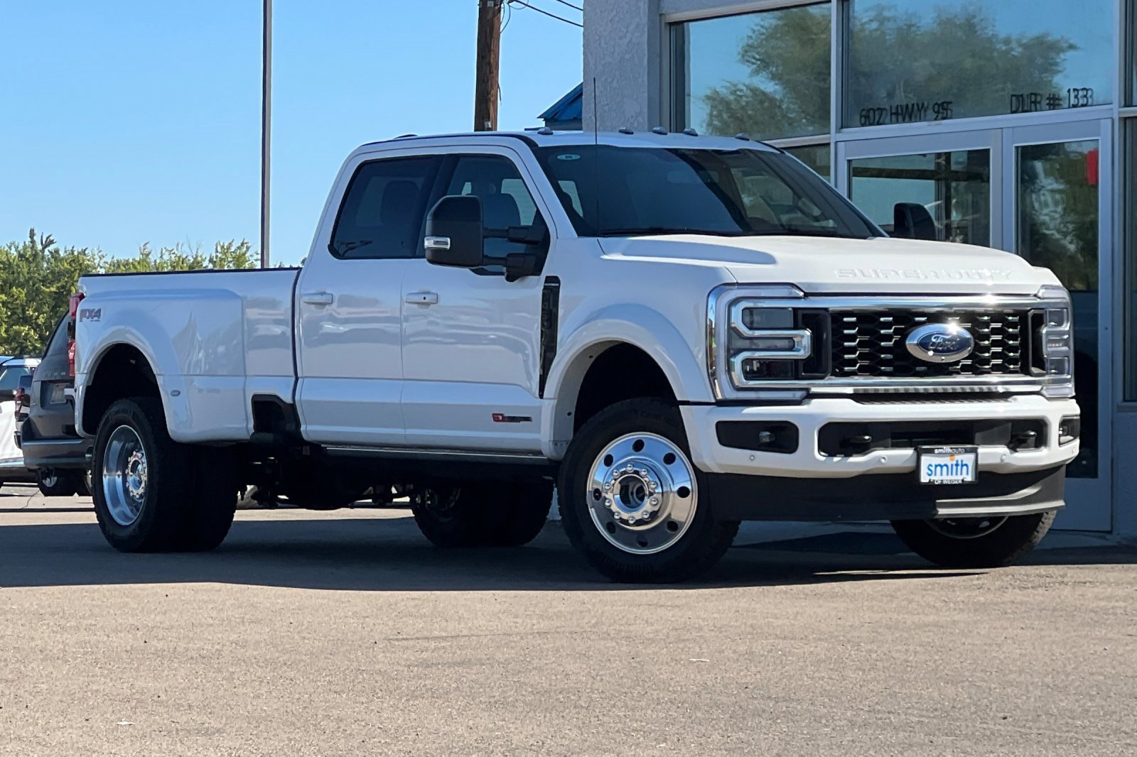 Used 2025 Ford F450 Platinum w/ FX4 Off-Road Package image 2